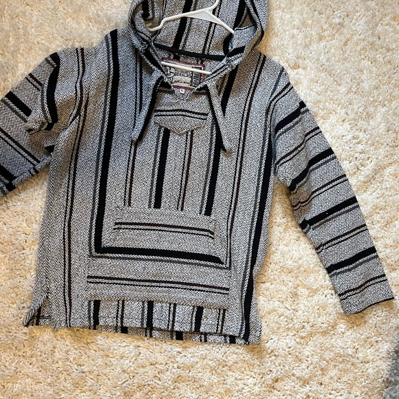 poncho hoodie - Picture 3 of 5